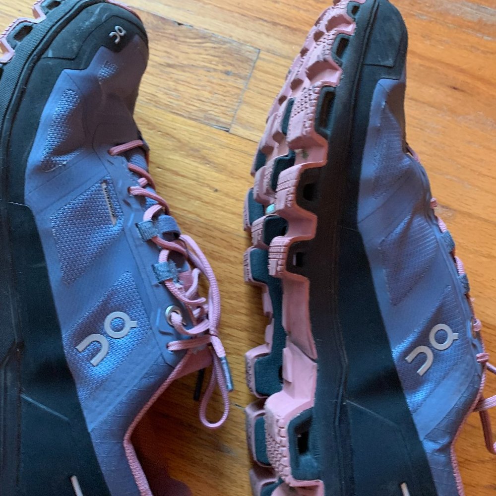 On Cloud Women's Shoes Size 9